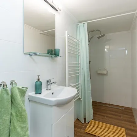 Stylish 2-bedroom In بودابست