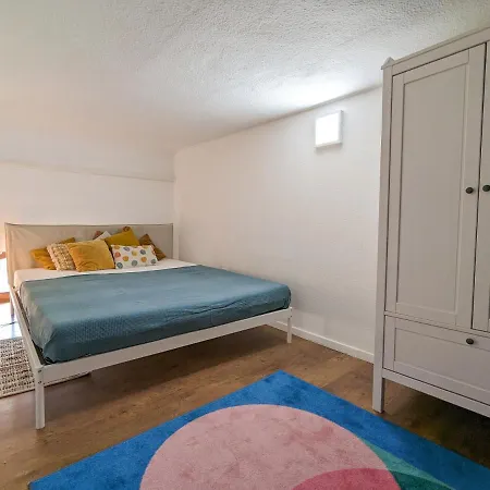 Stylish 2-bedroom In * بودابست