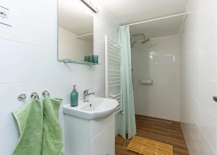 Stylish 2-bedroom In Budapeşte